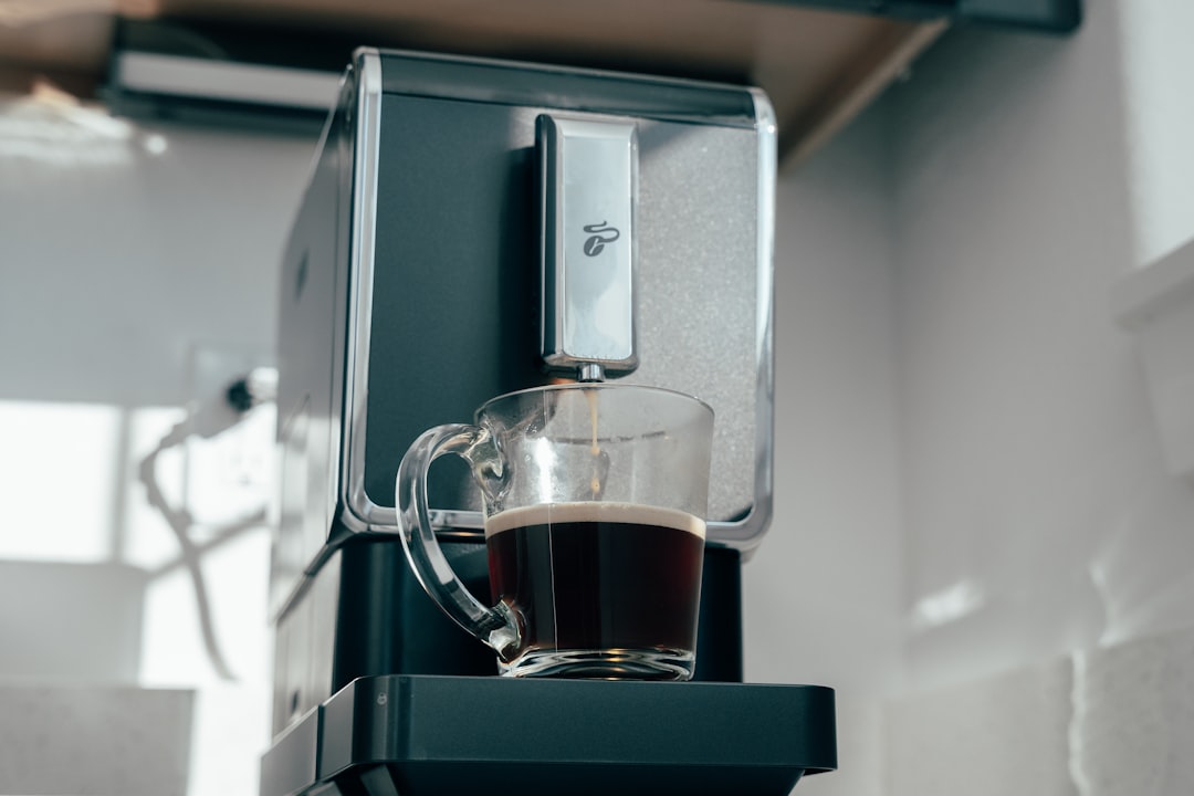 Single serve pod coffee machine