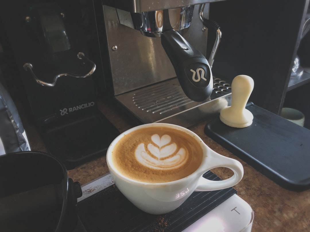 Espresso machine with latte art