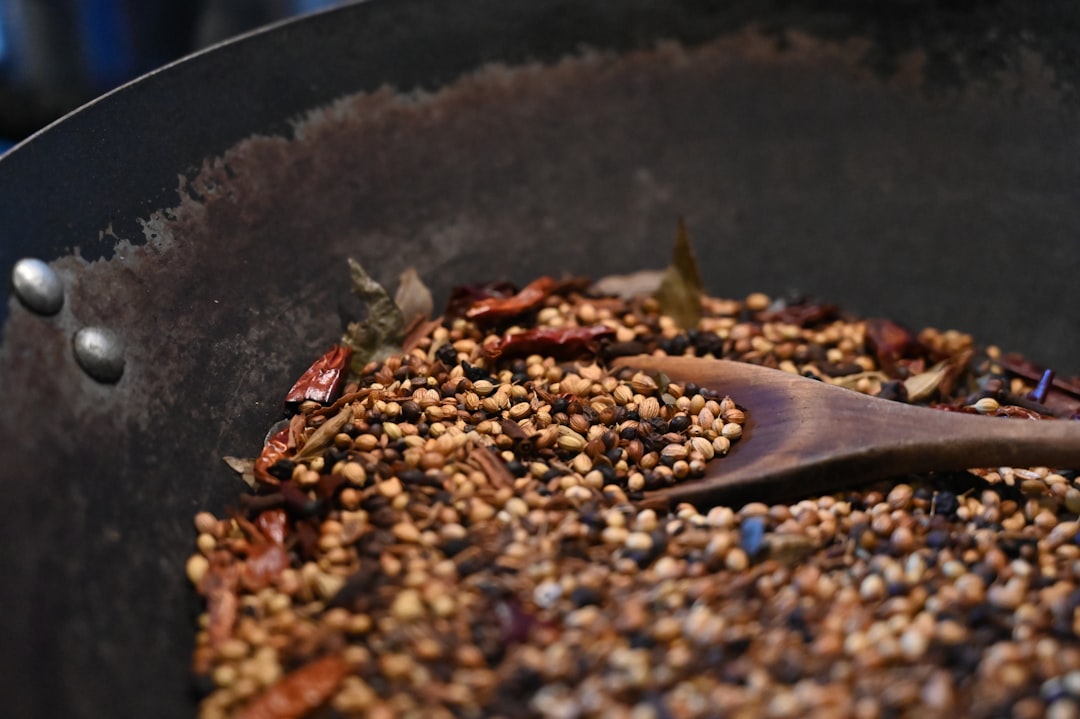 Seasoning a pan with aromatic spices
