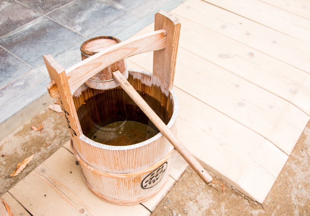 Wooden ice cream bucket maker