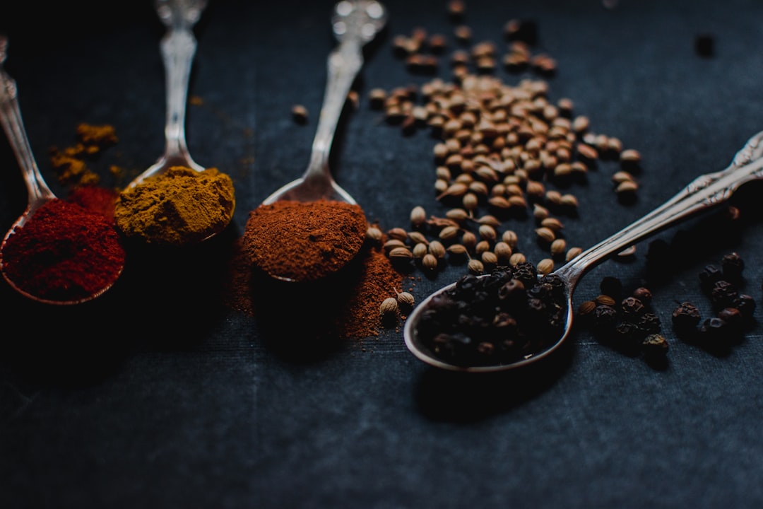 Precision measuring small ingredients and spices