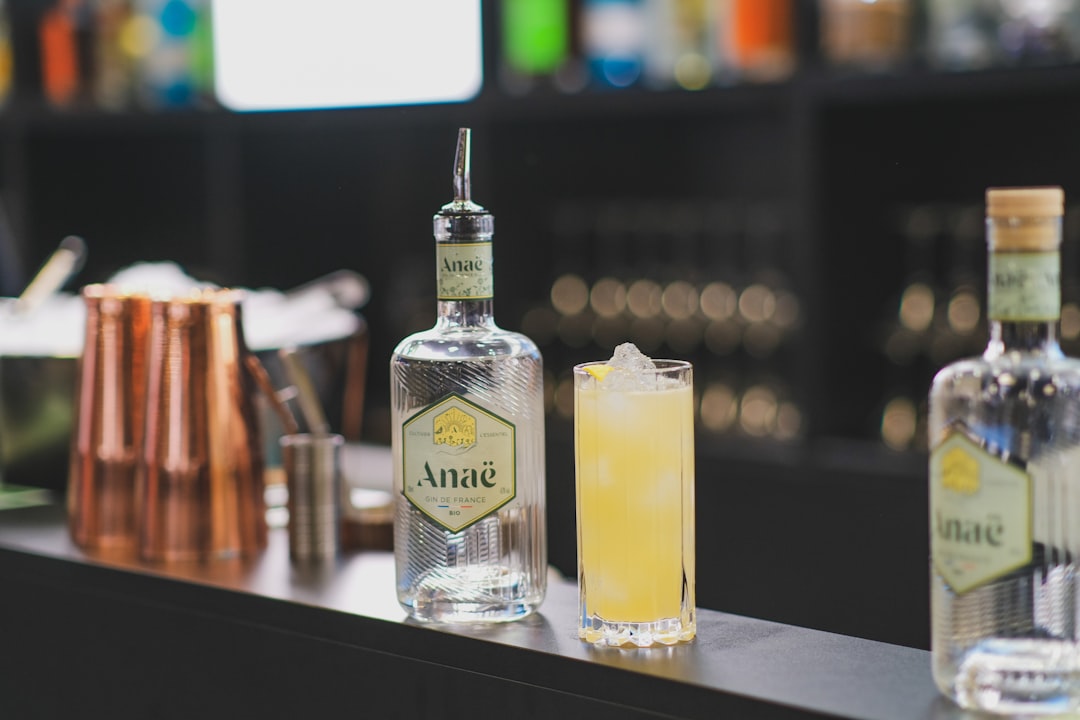 Cocktail bar with ice and drinks