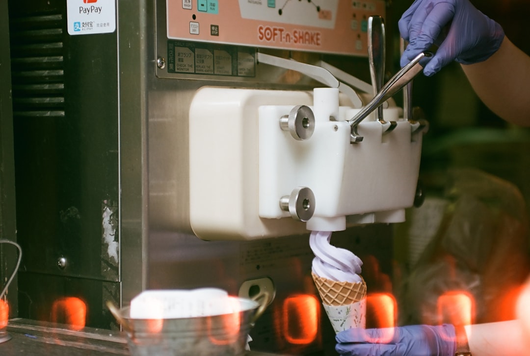 Compressor ice cream maker appliance