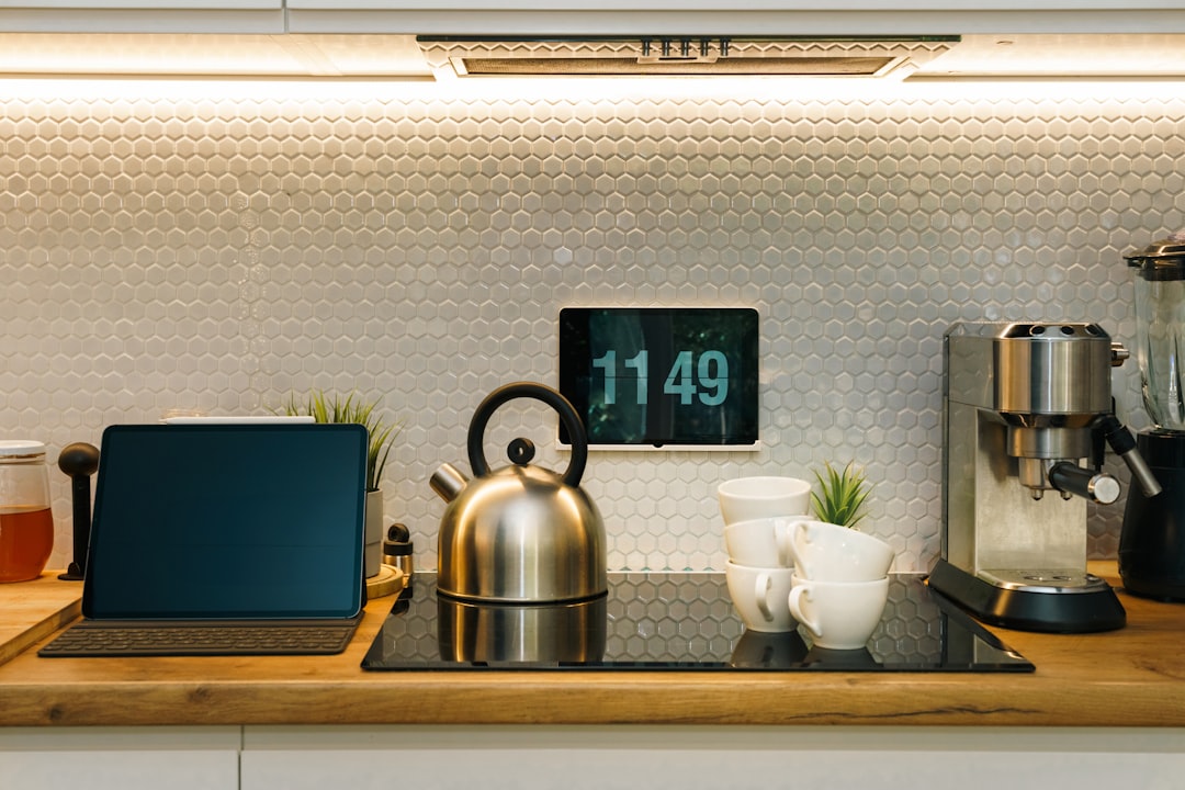 Digital smart kitchen scale with ingredients