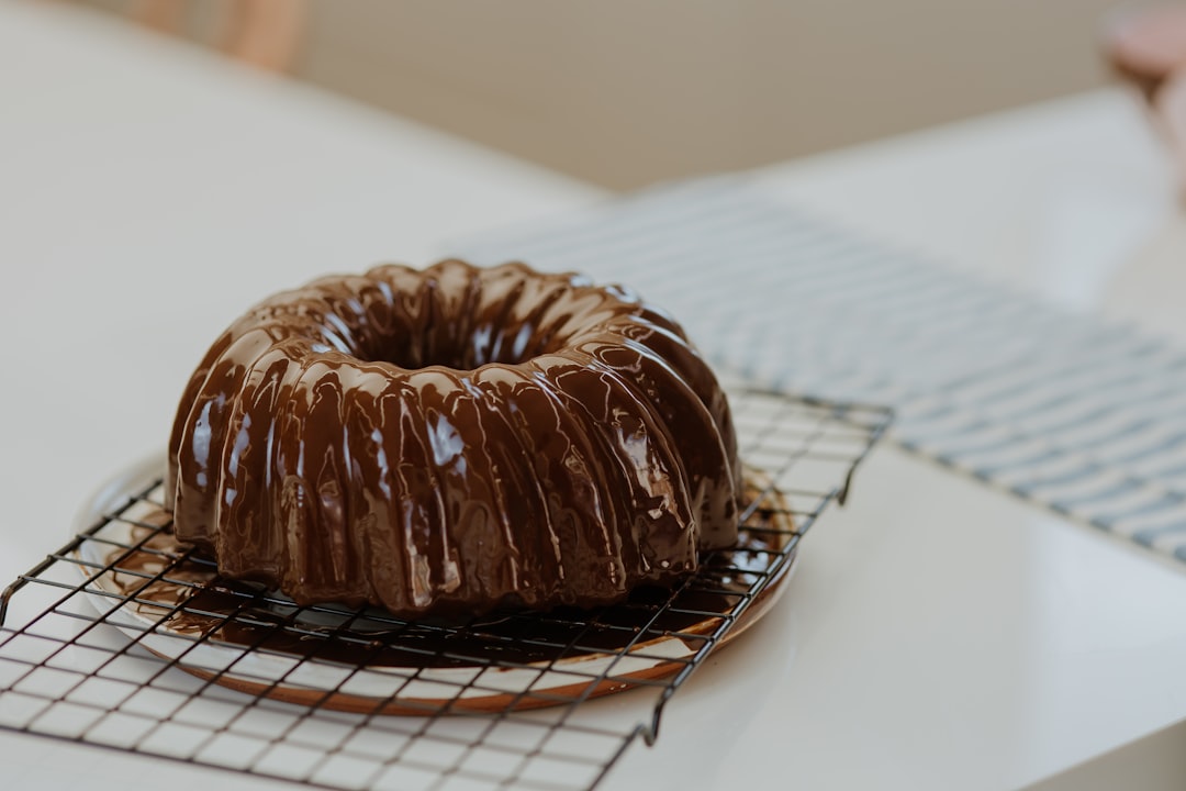 bundt cake baking pan