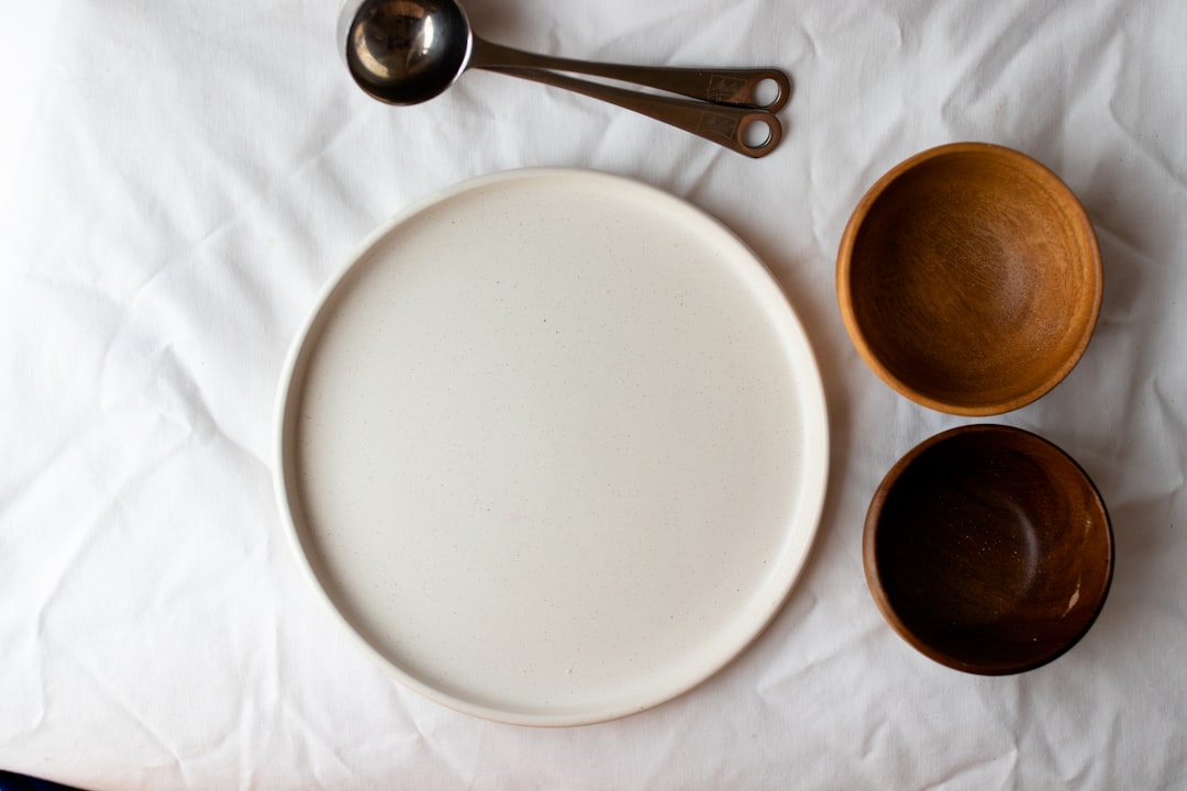 Ceramic stoneware dinnerware set with plates and bowls