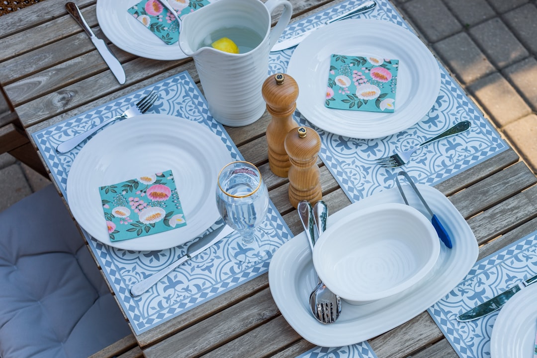 Sustainable eco-friendly dinnerware for outdoor dining