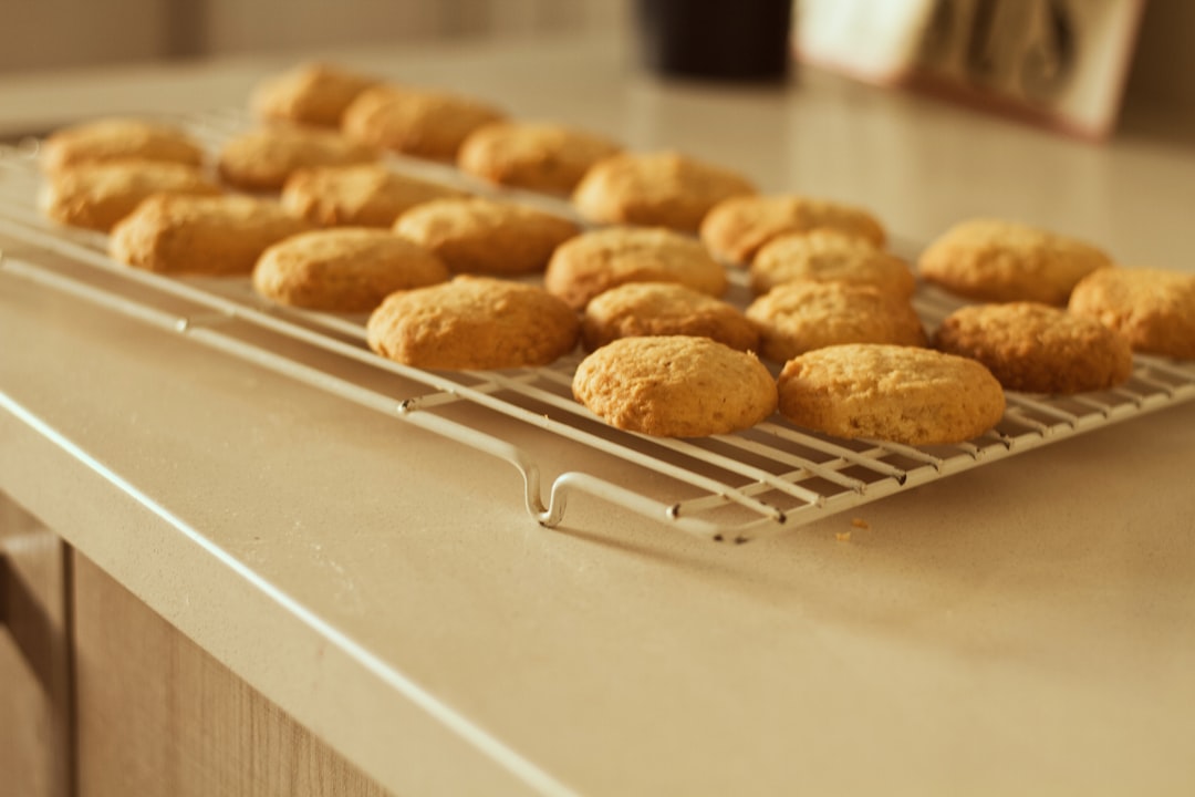 Wire cooling rack for baking