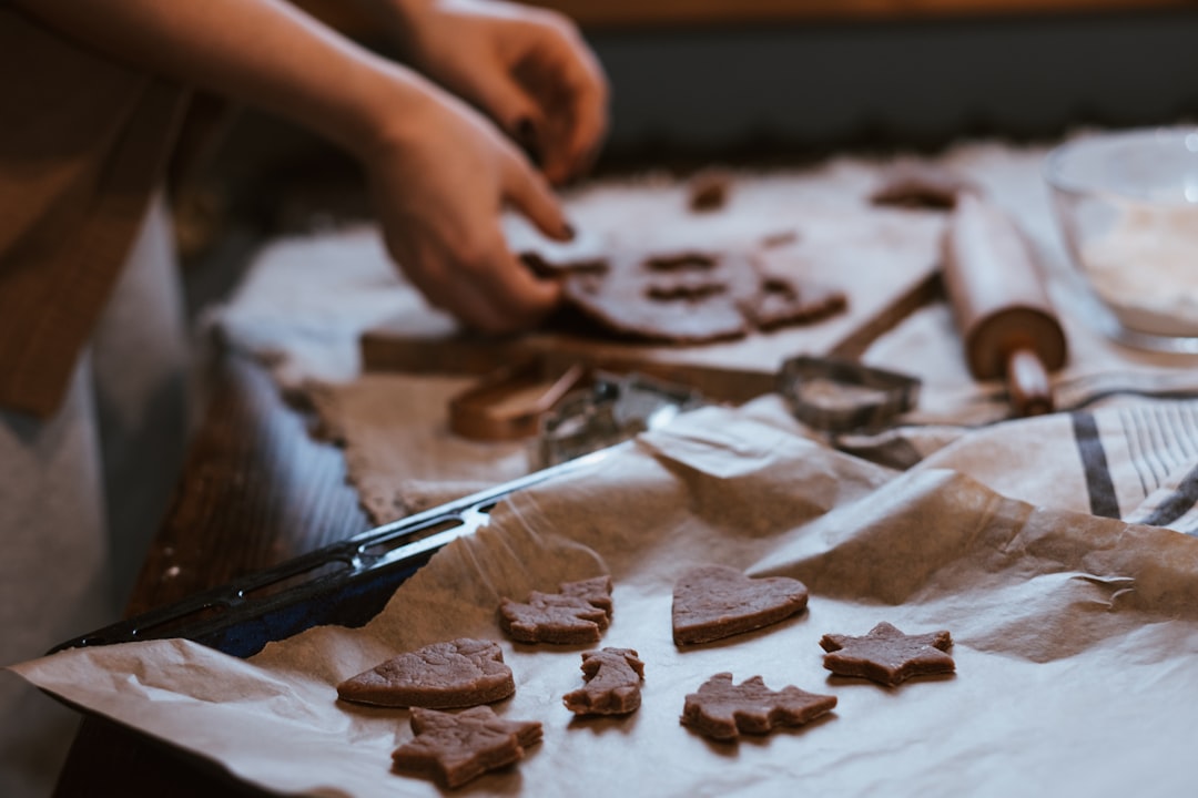 Pre-cut parchment paper baking sheets
