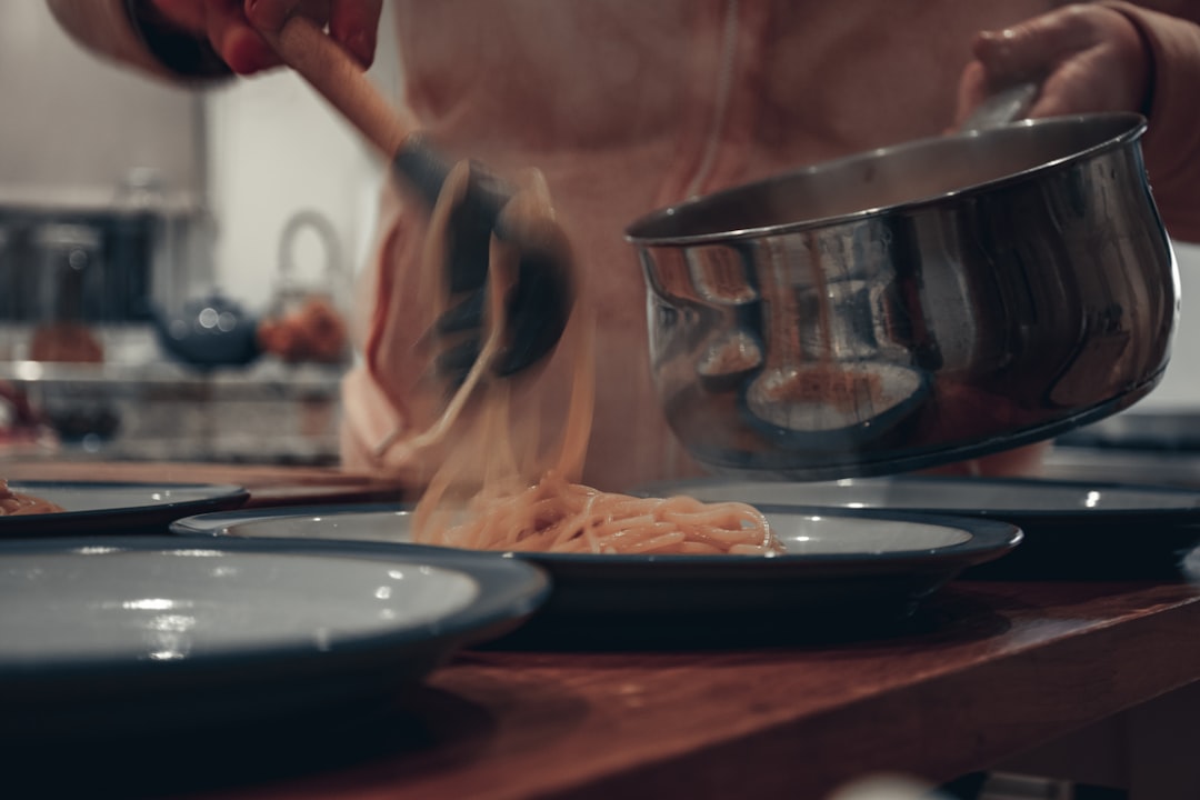 Finishing pasta by transferring it from the pan to plates