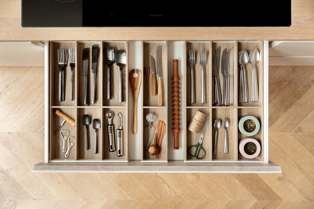 Pull-out cabinet drawer organizer bringing items forward