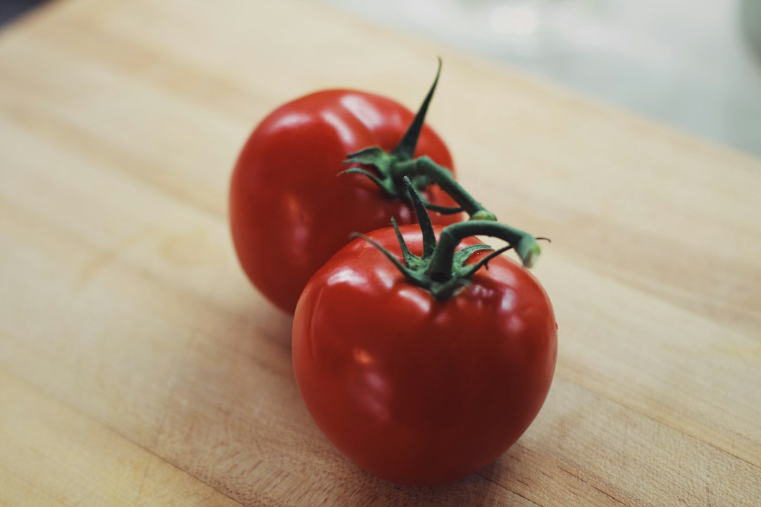 Ripe tomatoes on a wooden cutting board ready for the sharpness test