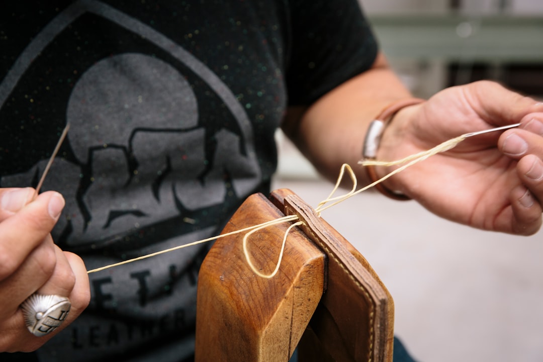 Finishing a knife edge on a leather strop