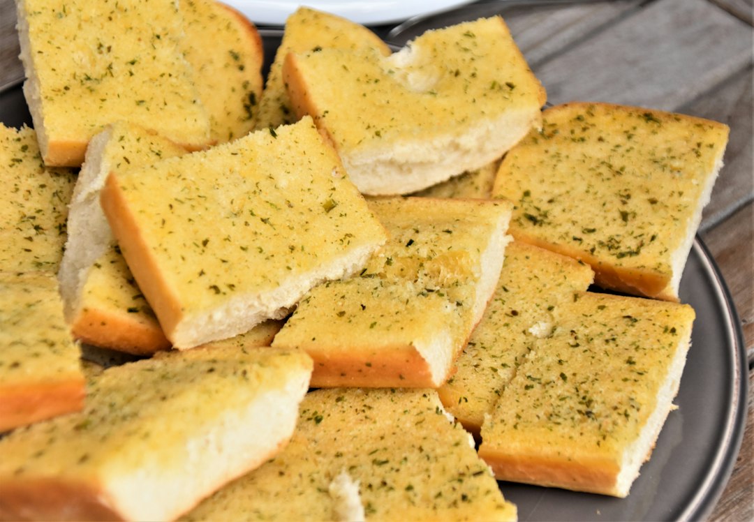 Garlic bread with herbs, the reward of October's roasting ritual