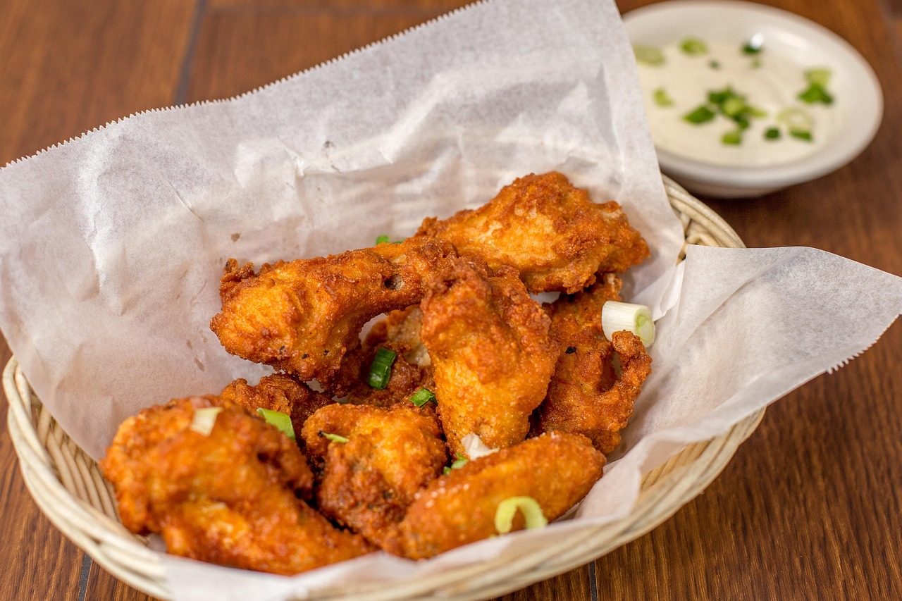 The Oil Remembers: What a Season of Game-Day Wings Taught Me About Countertop Deep Fryers